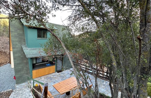 Arakapas Casa | Mountain Wooden House by the River with Playground