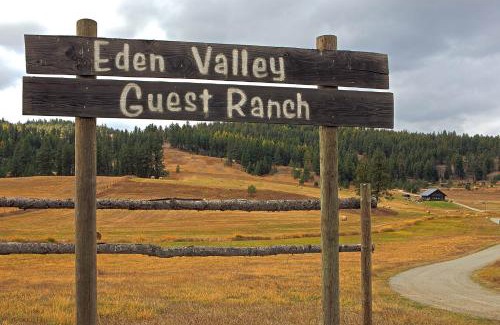 Oroville Casa | Mountaineer Cabin