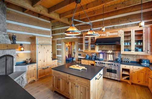Ludlow Casa | Mountainside 5-BR Ski-In/Out Okemo Villa