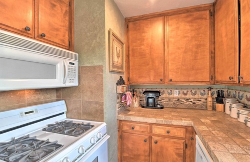 Lake Arrowhead Cabina | Mountainside Cabin w/ Deck - 16 Miles to Skiing!