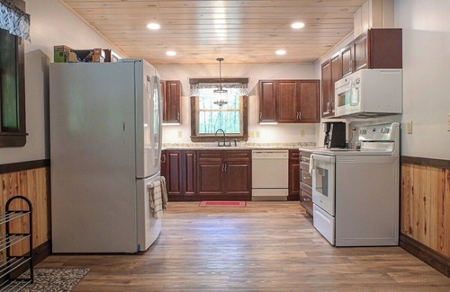 Allenwood Cabina | Mountainside Cabin | Pet Friendly | Secluded & near ATV Trails