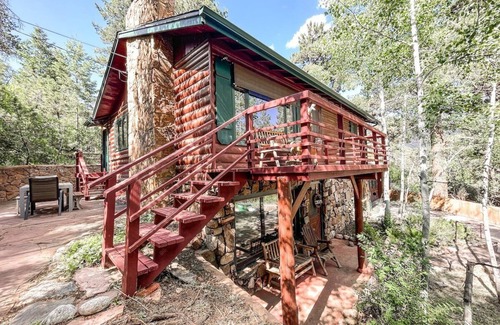 Cascade-Chipita Park Cabina | Mountainside Cabin | peaceful | near hiking trails