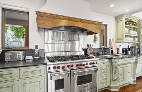 Ashland Casa | Mountainside Chateau spectacular views and sunsets. 15 min to downtown Ashland!