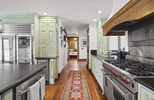 Ashland Casa | Mountainside Chateau spectacular views and sunsets. 15 min to downtown Ashland!