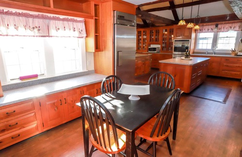 Wilmot Casa | Mountainside Estate. Private Indoor Pool, near Ragged Mtn. & Sunapee, sleeps 28