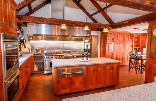 Wilmot Casa | Mountainside Estate. Private Indoor Pool, near Ragged Mtn. & Sunapee, sleeps 28