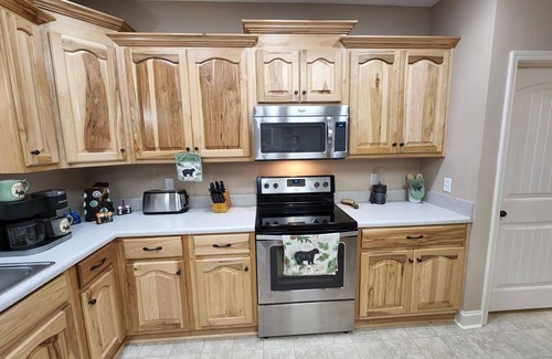Sevierville Cabina | Mountainside Hideaway Cabin 20min to Dollywood+King Beds+Large Game Room+HotTub!