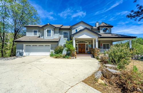Cascadel Woods Casa | Mountainside home, dog-friendly, fireplace, washer/dryer & WiFi