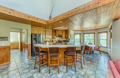 Cascadel Woods Casa | Mountainside home, dog-friendly, fireplace, washer/dryer & WiFi