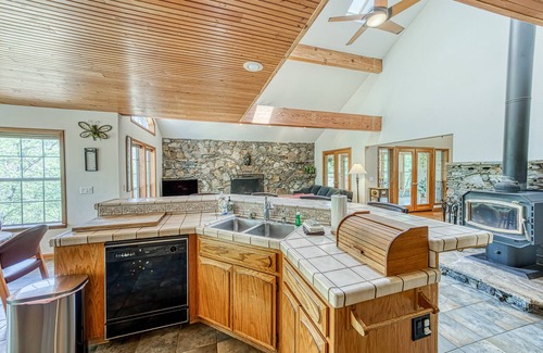 Cascadel Woods Casa | Mountainside home, dog-friendly, fireplace, washer/dryer & WiFi
