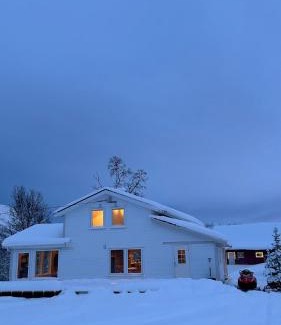 Tromso Casa | Mountainside Lodge - Breivikeidet
