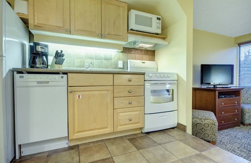 Whistler Village Hotel | Mountainside Lodge