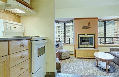 Whistler Village Hotel | Mountainside Lodge