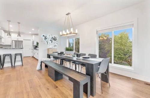 Vernon Casa | Mountainside Luxury Entertainer | Game Room & Deck