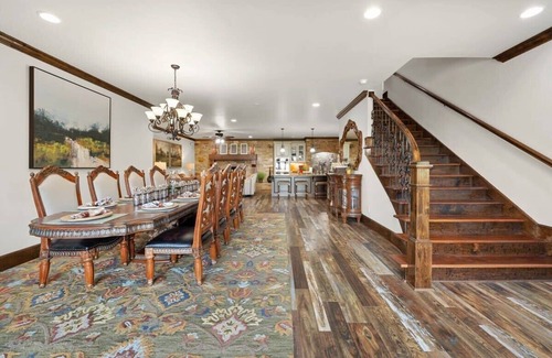 Cleveland Casa | Mountainside Manor l Custom pool & movie theater!