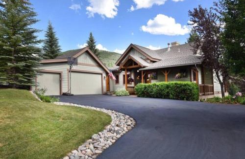 Edwards Casa | Mountainside Manor with Hot Tub