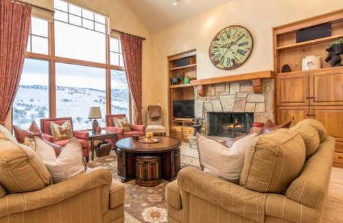 Edwards Casa | Mountainside Manor with Hot Tub