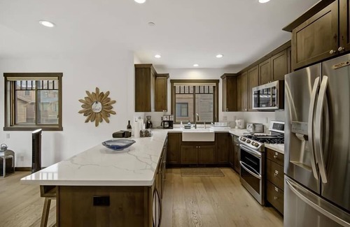 Mammoth Lakes Casa | Mountainside - The only new/premium townhomes at Canyon Lodge