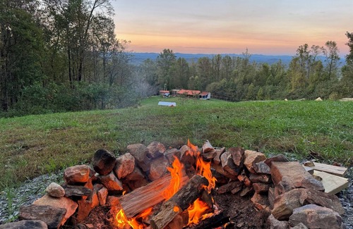 Moravian Falls Alquiler De RV | Mountaintop Glamping Tent at Growing Faith Farms
