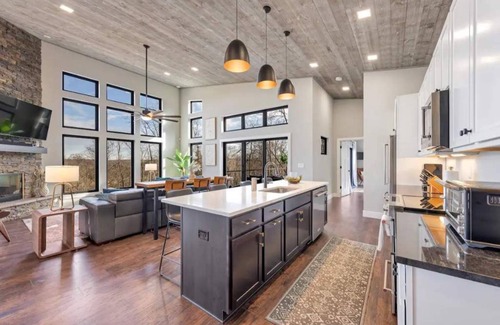 Innsbrook Casa | Mountaintop living at one of the highest points in Innsbrook!