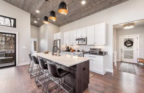 Innsbrook Casa | Mountaintop living at one of the highest points in Innsbrook!