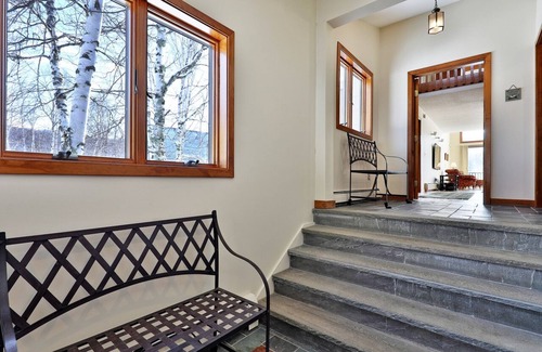 Killington Casa | MountainView - Luxurious 5800SF Retreat with Breathtaking 4-Season Views!