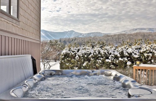 Killington Casa | MountainView - Luxurious 5800SF Retreat with Breathtaking 4-Season Views!