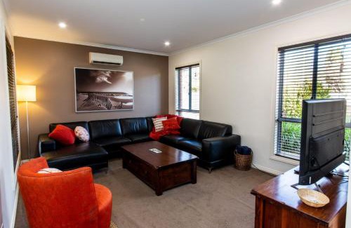 Bright Casa | Mountbatten