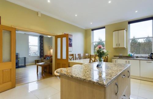 Newry Casa | Mourne Mountain Bliss, Rostrevor 4BR Cottage with Patio & BBQ ideal for a relaxing getaway