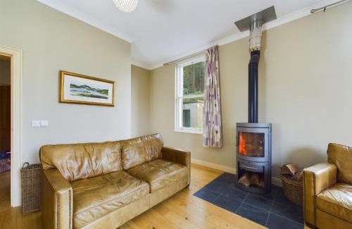 Newry Casa | Mourne Mountain Bliss, Rostrevor 4BR Cottage with Patio & BBQ ideal for a relaxing getaway