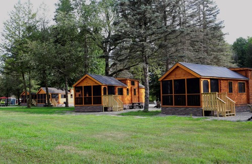 French Creek Cabina | Mourning Dove, a luxurious Lancaster cabin in French, NY.