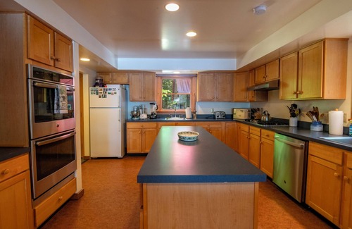 Saranac Lake Cabina | Mouse House: Pet & Family-Friendly Lakefront Camp