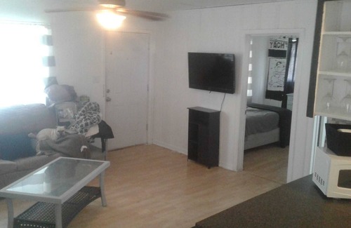 Surfside Beach Casa | Move out of that hotel room and come to the beach!
