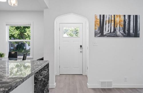 Nokomis Apartamento | Movie Game Room & Fire Pit Luxury Spacious Home