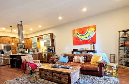 Sloan Lake Casa | ★ Movie Theater ★ Fire Pit ★