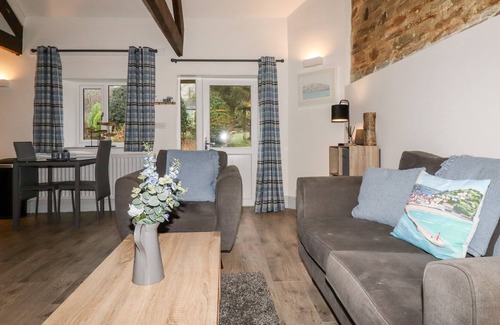 Lower Trengale Cabaña | MOWHAY COTTAGE, romantic, character holiday cottage in East Taphouse