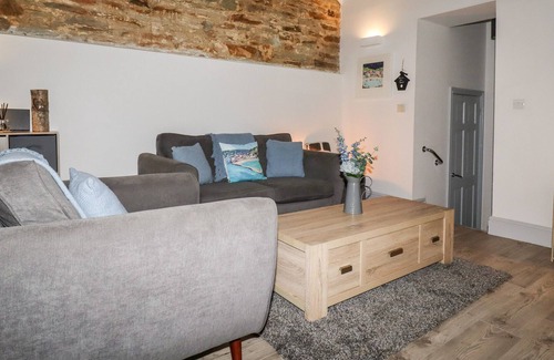 Lower Trengale Cabaña | MOWHAY COTTAGE, romantic, character holiday cottage in East Taphouse