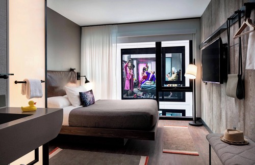 Downtown Chicago Hotel | Moxy Chicago Downtown