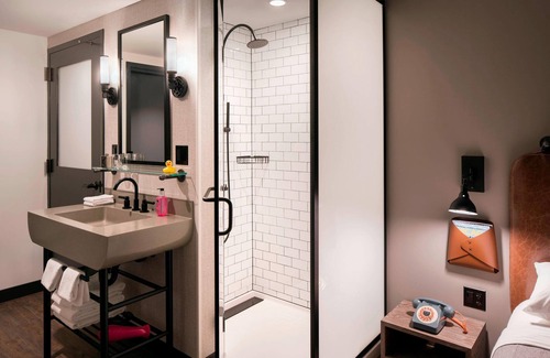 Downtown Chicago Hotel | Moxy Chicago Downtown