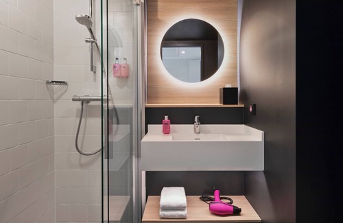 Bahrenfeld Hotel | Moxy Hamburg Altona