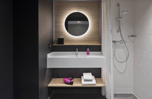 Bahrenfeld Hotel | Moxy Hamburg Altona