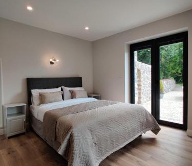 Athlone Cama Y Desayuno | Moynure House Boutique B&B & Separate Two bedroom Chalet