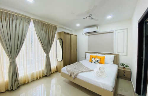 Sector 14 Hotel | MOZO Banquet and Conference Hall Gurgaon