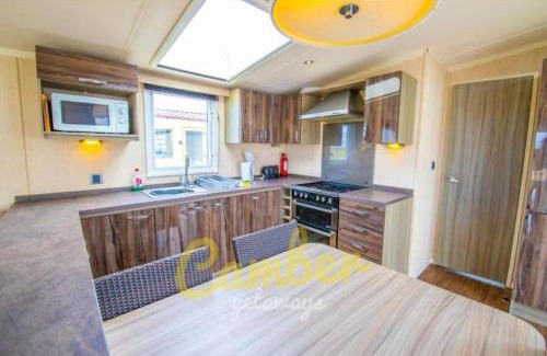 Camber Complejo | MP502 - Camber Sands Holiday Park - Sleeps 6 - Small Dog - Gated Decking - Amazing Marsh Views