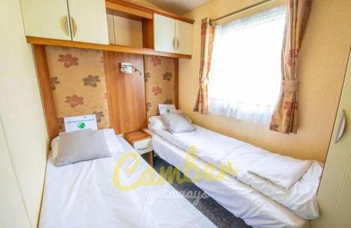 Camber Complejo | MP503 - Camber Sands Holiday Park - Sleeps 8 - Large Gated Decking - Amazing views