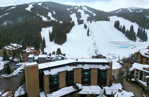 Copper Mountain Village Hotel | MP518 Mountain Plaza Hotel Room