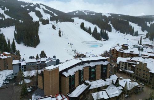 Copper Mountain Village Hotel | MP522 Mountain Plaza Hotel Room