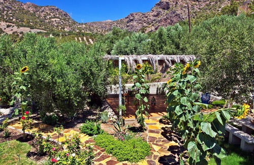 Makry Gialos Cabaña | "Mpakses" 300 years old cottage "Natura cottages" with sea view shared garden