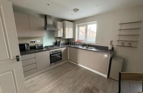 Emersons Green Casa | MpaNjus - Double Rooms, Shared House