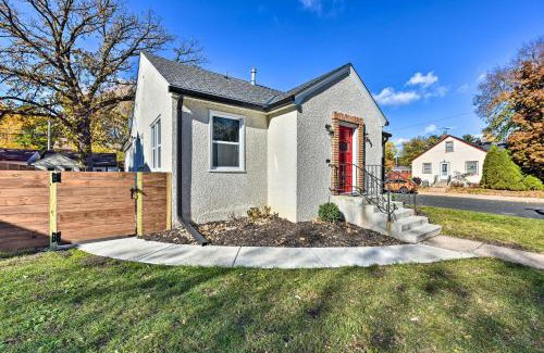 Hiawatha Casa | Mpls Duplex with WiFi and Kitchen 5 Mi to Dtwn!